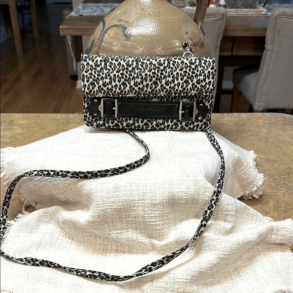 Travelon Leopard Print Crossbody Bag - Picture 1 of 11